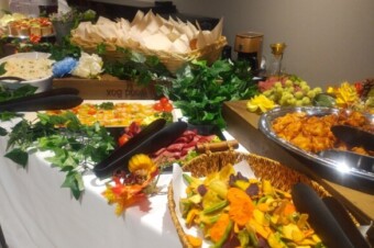 【実演ライブが話題】名古屋の「体験型」ケータリング特集｜寿司職人・ローストビーフカットで会場を盛り上げる方法